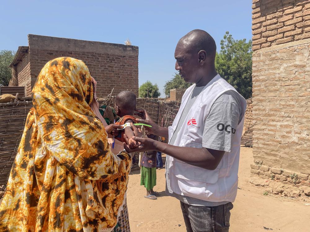 An MSF team during a nutritional screening activity in Am Tinéné.