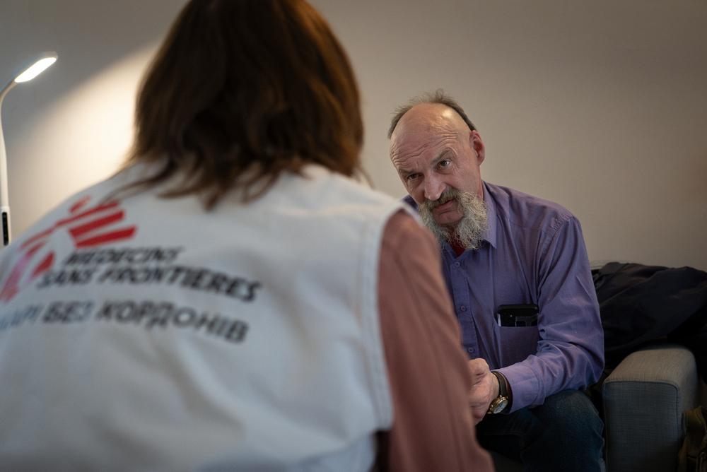 Ukrainian war veteran Oleksii Lohanov at home in Vinnytsia, recovering with MSF psychological support.