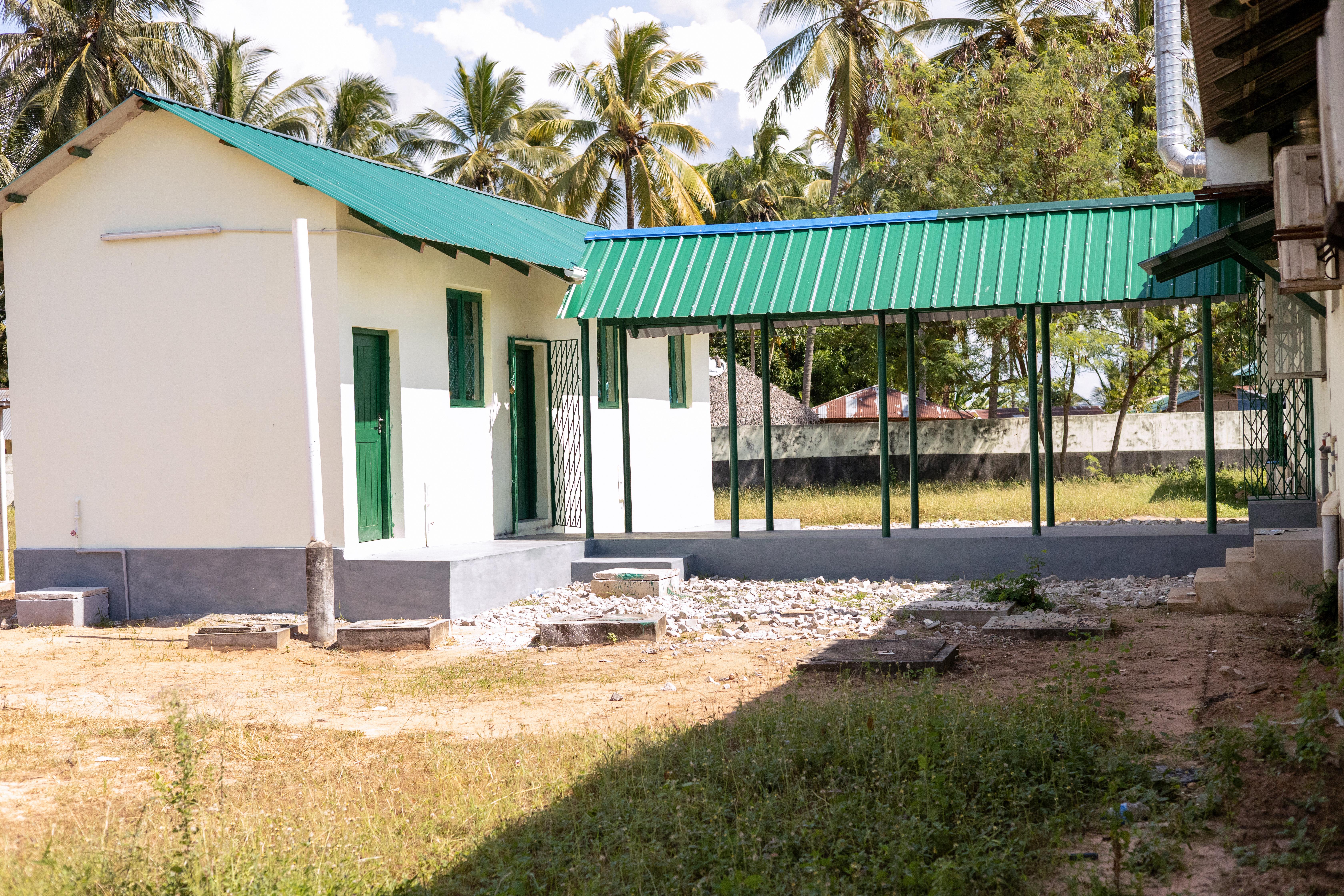 As part of the handover and efforts to strengthen the Ministry of Health capacity at Palma district hospital, MSF built and equipped the extension of the laboratory that will continue to serve the hospital as a diagnostic facility and blood bank.